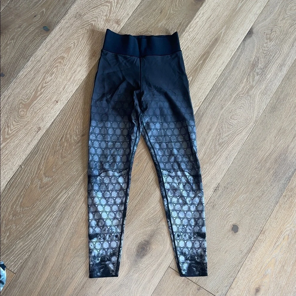 Ultracor Black and Silver Leggings activewear yoga barre size small pants